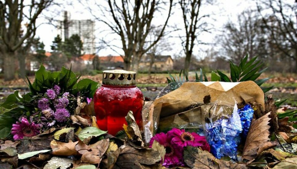 Blomster og lys i Elverparken efter drabet på Louise Borglit. (Foto: Jens Nørgaard Larsen/Scanpix 2016) Blomster og lys i Elverparken efter drabet på Louise Borglit. (Foto: Jens Nørgaard Larsen/Scanpix 2016)