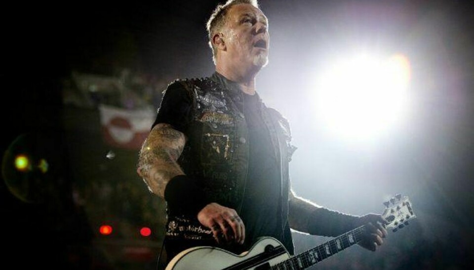 James Hetfield, som her ses under Metallicas koncert i København fredag aften, har fået strenge ordrer fra lægen om ikke at synge en strofe søndag. Foto: Nils Meilvang/Scanpix