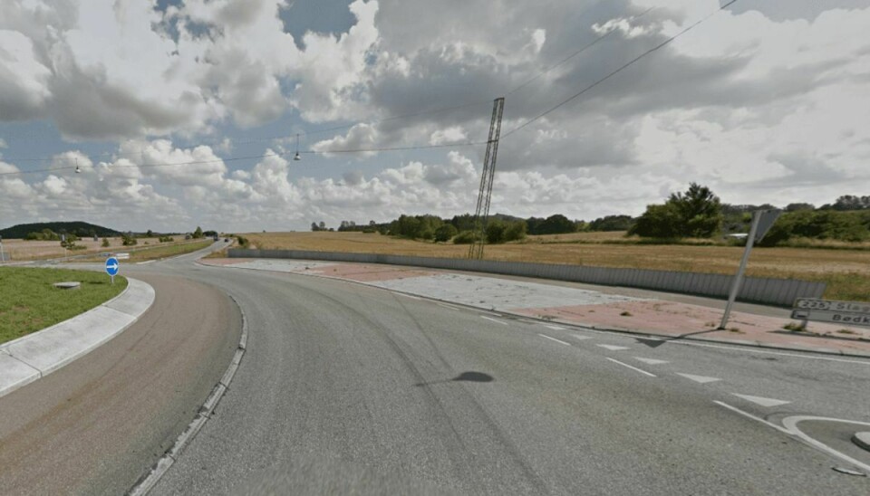 Det var i denne rundkørsel, ulykken skete. Foto: Google Street View.