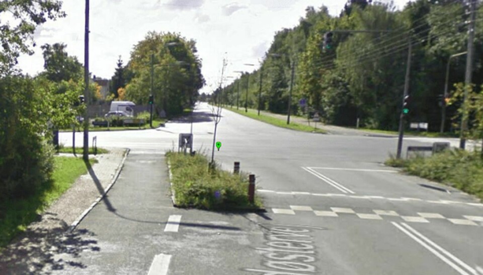 Det var i dette kryds, bilen forulykkede. Foto: Google Street View.
