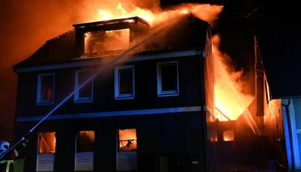 Overtændt ejendom: Står i kæmpe flammer