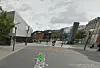 Det var her foran banegården i Vejle, en f 14-årig dreng blev overfaldt og slået flere gange i ansigtet. Foto: Google Street View.