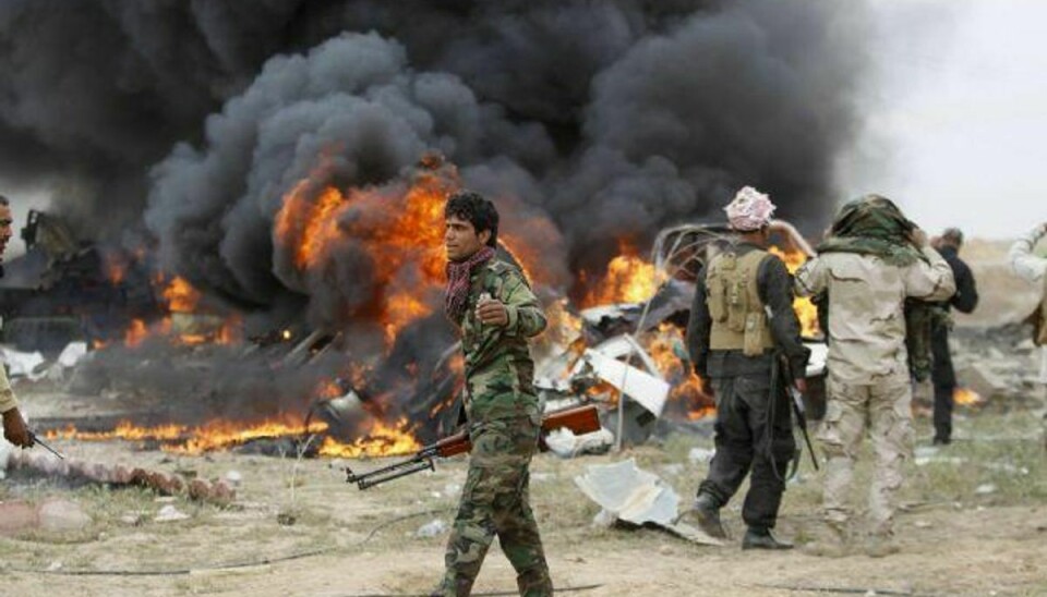 Billedet er fra 2015 ved Tikrit, hvor Islamisk Stat har sprængt en bilbombe nær en shiamuslimsk milits, der er allieret med Iraks hær. Foto: Thaier Al-sudani/Reuters