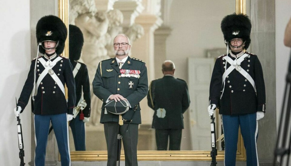 Adjudantstabschef Lasse Harkjær venter på dronningens ankomst til Drabantsalen. Foto: Niels Christian Vilmann/Ritzau Scanpix