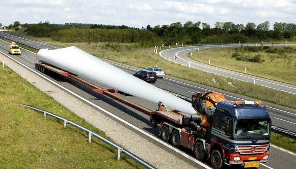 KLIK VIDERE I GALLERIET OG SE DE MOTORVEJS-STRÆKNINGER, DER FÅR SPÆRRETID FOR SÆRTRANSPORTER (VINDMØLLETRANSPORTER). KLIK VIDERE I GALLERIET OG SE DE MOTORVEJS-STRÆKNINGER, DER FÅR SPÆRRETID FOR SÆRTRANSPORTER (VINDMØLLETRANSPORTER).