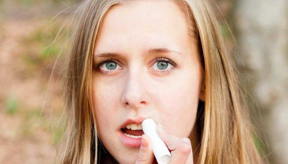 Pas på: Disse læbepomader indeholder problematiske stoffer Forbrugerrådet Tænk Kemi har fundet mineralske olier i 14 ud af 20 testede læbepomader, som kan være problematiske. Foto: Colourbox.com (Modelfoto)
