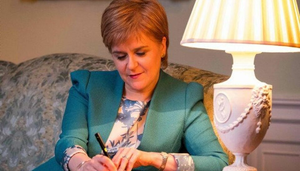 Nu er det officielt: Skotland vil stemme om uafhængighed – Den skotske befolkning må have ret til at vælge dets egen fremtid – kort sagt ret til at udøve dets selvbestemmelse, siger Nicola Sturgeon, den skotske førsteminister, som nu formelt har anmodet London om tilladelse til at holde endnu en folkeafstemning om uafhængighed af Storbritannien. Foto: Stuart Nicol/AFP