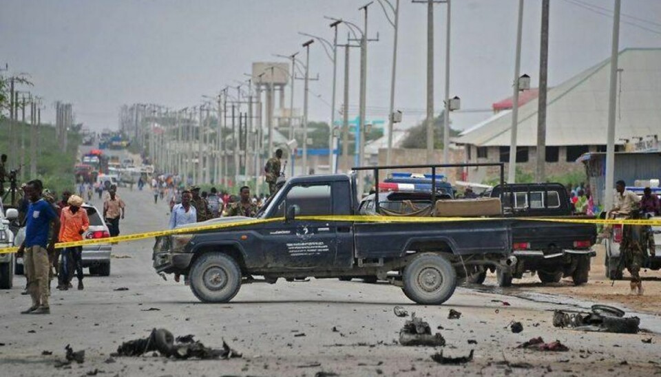 Mindst 15 dræbt af bilbombe Mindst 15 mennesker blev søndag dræbt af en kraftig bilbombe i Somalias hovedstad, Mogadishu. Foto: Mohamed ABDIWAHAB/Scanpix