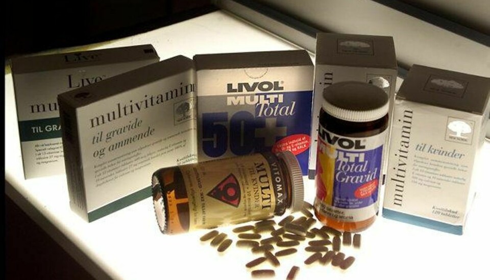 Hvis du køber vitaminpiller andre steder end på apoteket, kan det være en god idé at tjekke, om dosis står anført på emballagen. Foto: Bent Midstrup/Scanpix