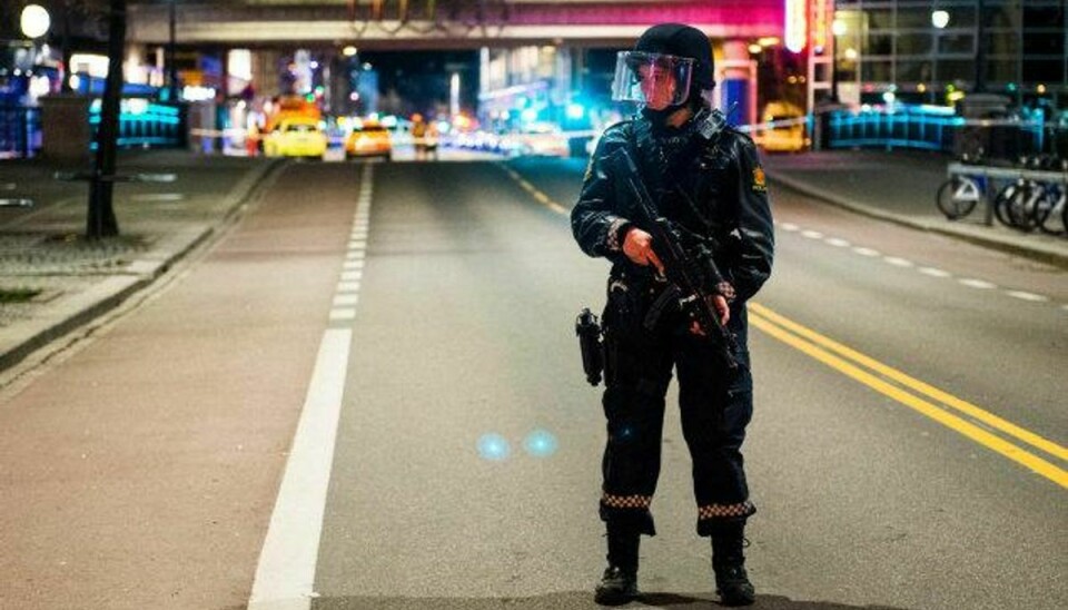 Politiet i Norge afspærrede lørdag aften et område i hovedstaden Oslo efter fundet af en bombelignende genstand. Foto: Fredrik Varfjell/AFP