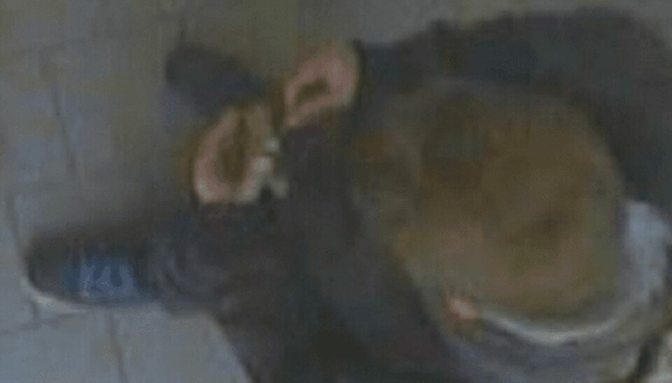 Det er denne unge mand, som politiet nu efterlyser. KLIK og se flere billeder – blandt andet af en let genkendelig rygsæk. Foto: Nordsjællands Politi. Det er denne unge mand, som politiet nu efterlyser. KLIK og se flere billeder – blandt andet af en let genkendelig rygsæk. Foto: Nordsjællands Politi.