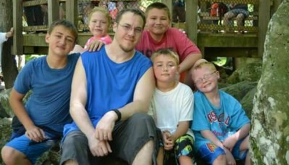 Mike Martin har mistet forældremyndigheden over sin søn Cody (yderst til højre) og datter Emma (bagerst til venstre).Foto: Twitter