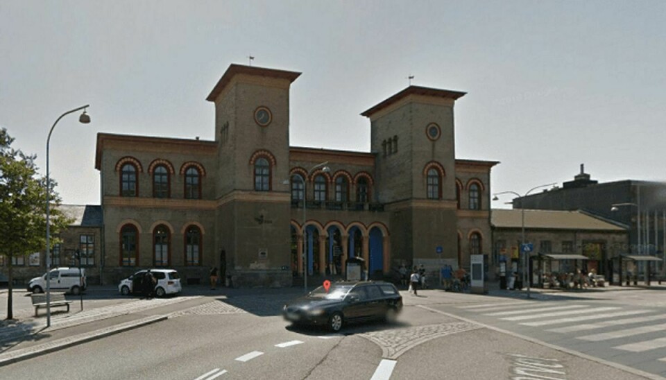 Al togdrift omkring Roskilde Station er indstillet mandag morgen. Foto: Google Street View.