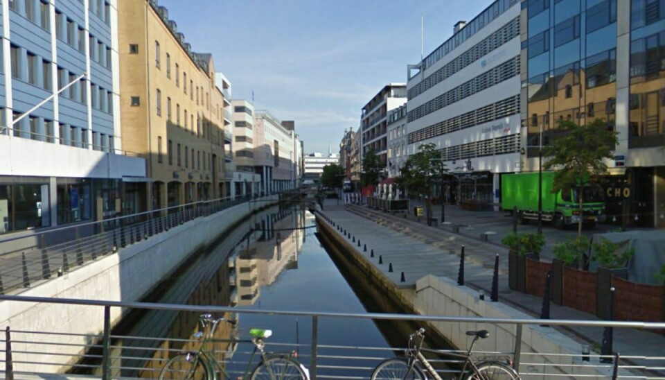 Kvinden strøg i vandet. Manden blev sigtet for vold. Det skete ved Åboulevarden i Aarhus. Foto: Google Street View.