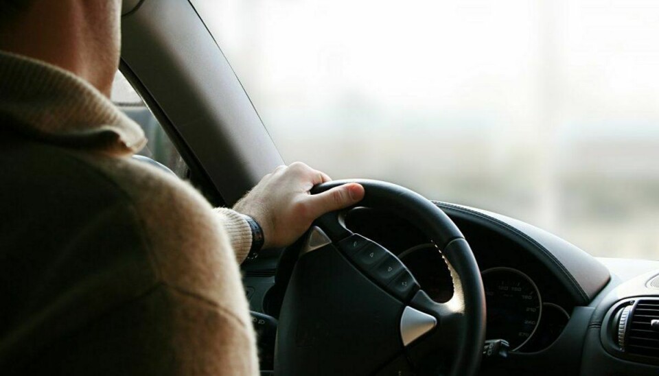 Engelsk bilist må betale mellem 580 og 970 danske kroner for at hygge sig lidt for meget på motorvejen.