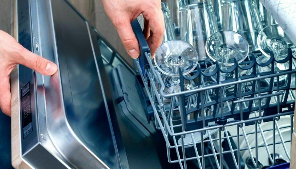 Når du vasker glas i opvaskemaskinen kan de blive angrebet af kalk. men det er der råd for.