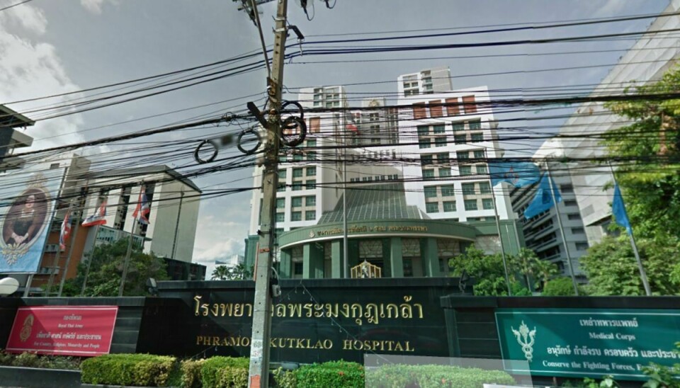 Et bombeangreb har såret mindst 24 personer på dette hospital i Bangkok. Foto: Google Street View