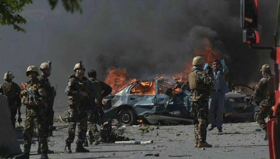 En meget kraftig bilbombe skabte onsdag morgen død og ødelæggelse i ambassadekvarteret i Kabul. Foto: SHAH MARAI/Scanpix