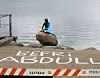 Da Den Lille Havfrue blev malet blå og hvid i juni 2017 var det langt fra første gang, at statuen blev genstand for hærværk. Foto: Steven Knap/Droto.dk. GALLERI: SE BILLEDER FRA DENGANG STATUEN BLEV FJERNET, BERØRT AF EN NØGEN MAND OG HALSHUGGET.
