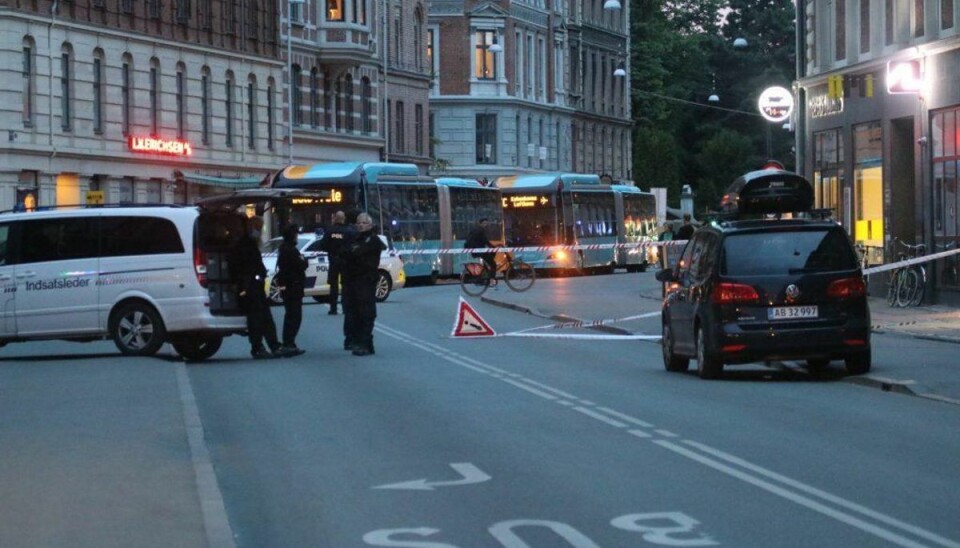 Teenager stukket ned på åben gade: -Det ser alvorligt ud