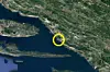 Området omkring Podgora i Kroatien er et populært turistmål. Der er lige nu skovbrande i området. Foto: Google Maps
