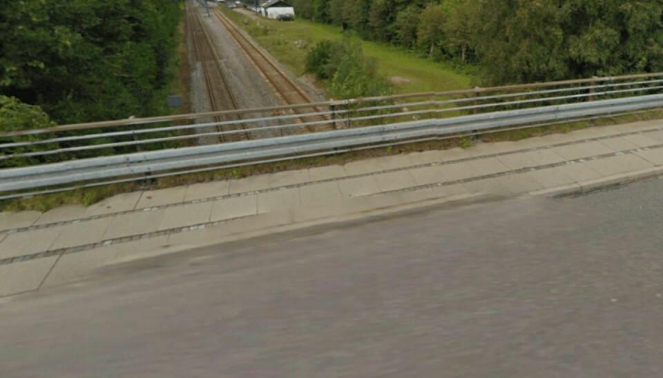 Det er broen her, der lukkes i seks uger. Foto: Google Maps.