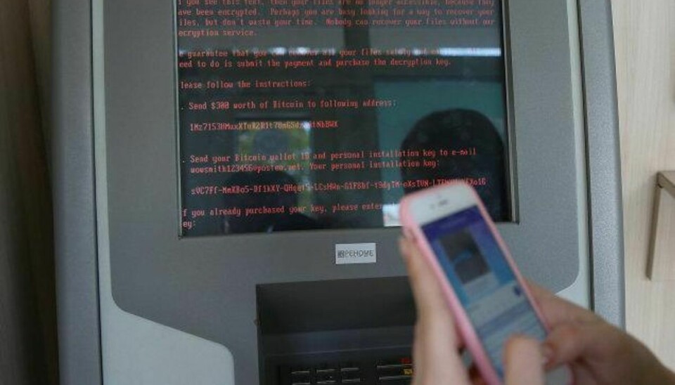 Center for Cybersikkerhed (CFCS) konstaterer ud fra en foreløbig analyse, at tirsdagens cyberangreb handler om ransomware. Ordet er en kombination af de to engelske ord “ransom” (løsesum) og “software” (programkode). Foto: Valentyn Ogirenko/Reuters