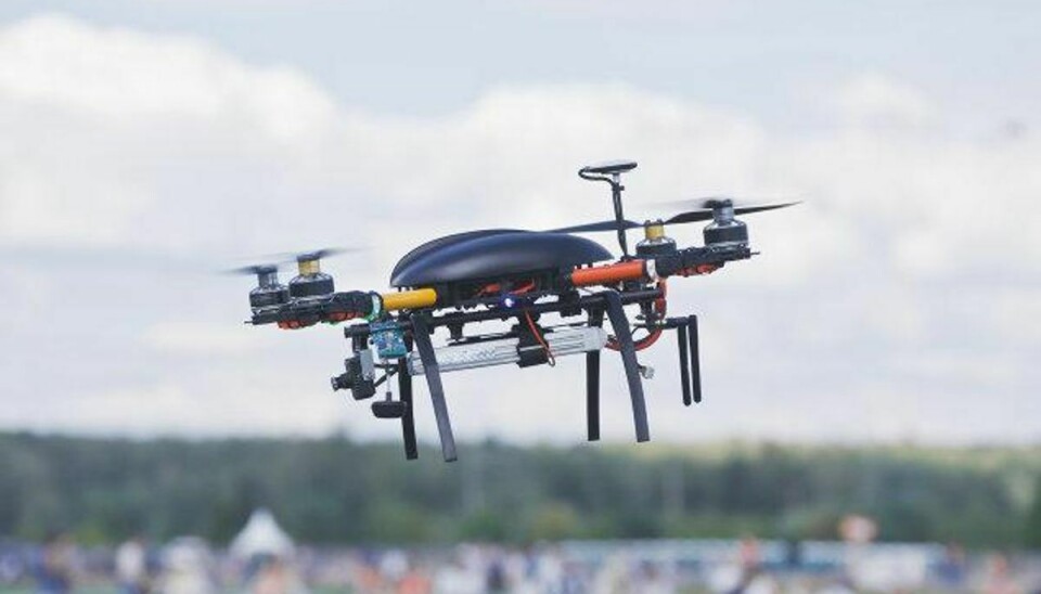 Personen, der kontrollerer en drone, skal fra 1. juli have tegn til at føre en drone. Det slår en ny bekendtgørelse. Foto: /Free