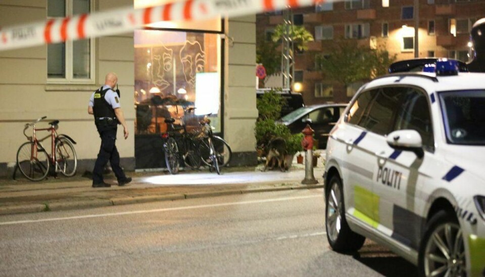 Politiet undersøger et muligt skyderi. KLIK og se flere billeder. Foto: Steven Knap/Droto.dk. Politiet undersøger et muligt skyderi. KLIK og se flere billeder. Foto: Steven Knap/Droto.dk.
