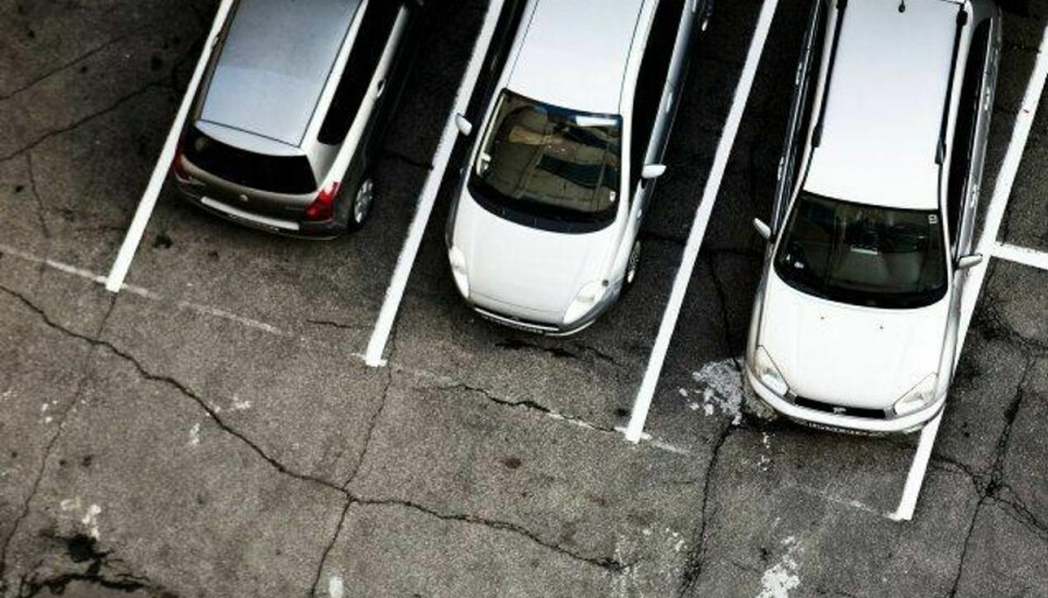 Tre bilister, der har fået parkeringsbøder for at holde på Reinholts Plads i Vejle, slipper for at betale de tre gange 750 kroner. Foto: Morten Germund/arkiv/Scanpix