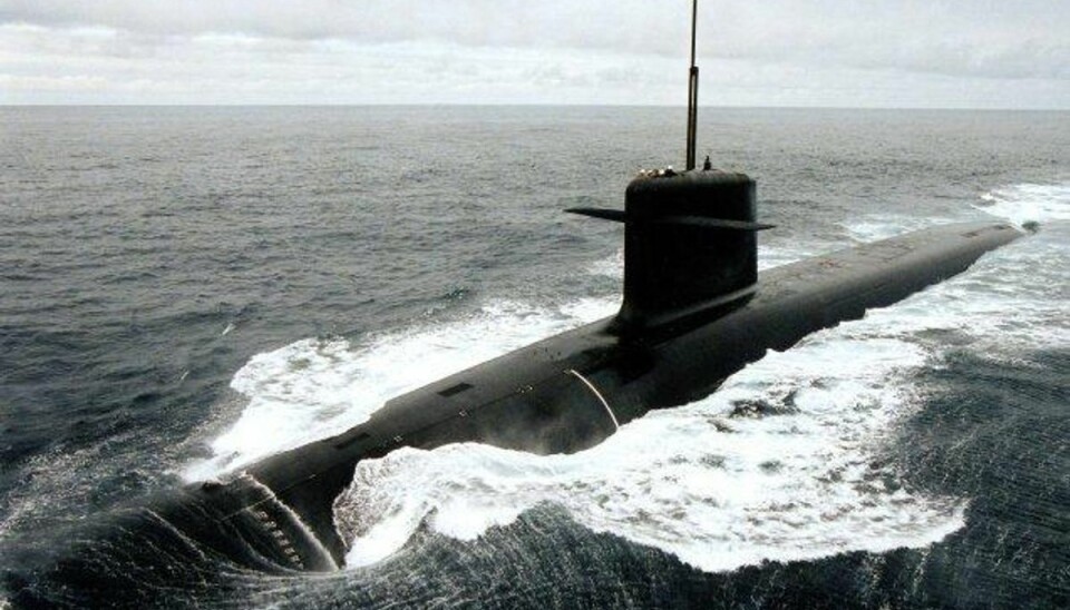 Russisk atomubåd er kommet ind i dansk farvand Verdens største atomdrevne ubåd, den godt 170 meter lange “Dmitrij Donskoj”, er kommet ind i dansk farvand på sin vej til Sankt Petersborg. Den ledsages af slagkrydseren “Pjotr Velikij” og to følgeskibe. Skibene ventes lørdag middag at passere gennem Storebælt. Foto: J/AFP