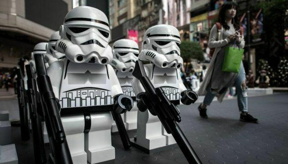 Det var blandt andet i æsker med Lego Star Wars, at nogle af klodserne var blevet lysegrå i stedet for mørkegrå, som de skulle have været. Foto: Philippe Lopez/AFP