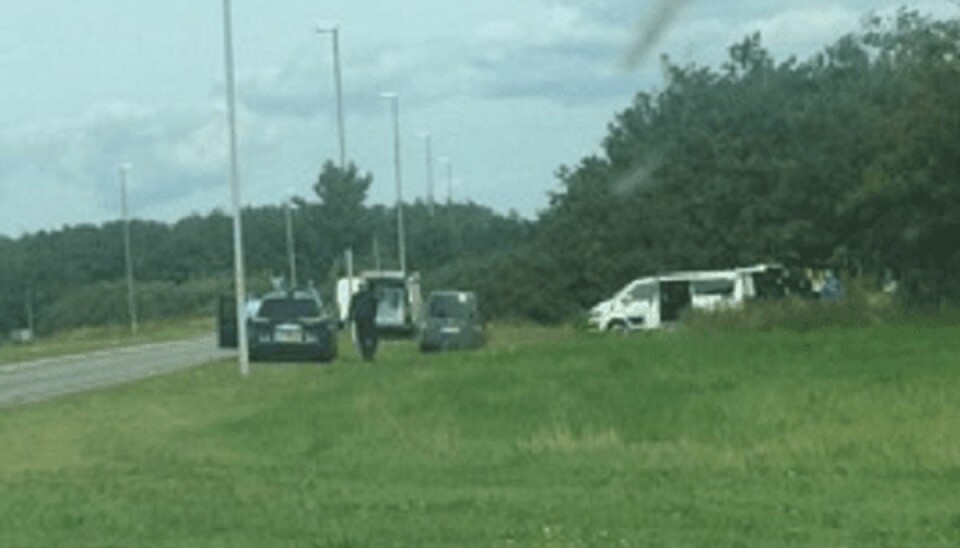 Politiets teknikere undersøger tirsdag eftermiddag stedet, hvor liget blev fundet. KLIK for flere. Foto: Kim Lank Jensen.