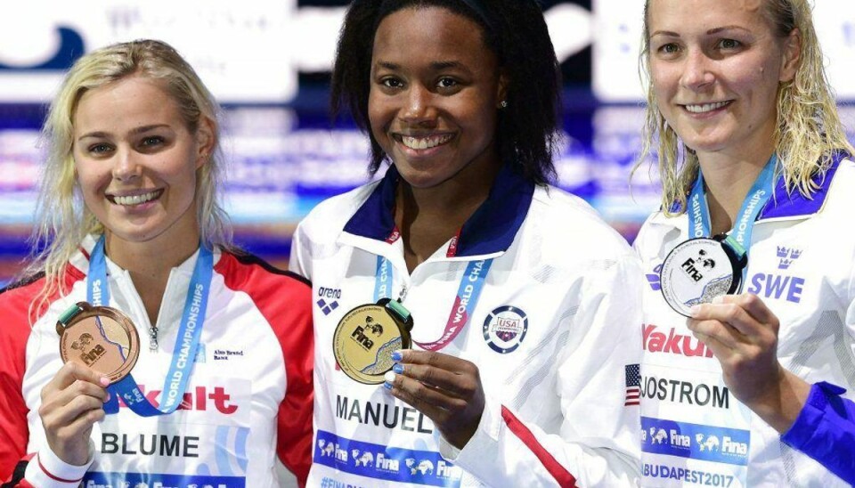 Pernille Blume sikrer VM-bronze i 100 meter fri Pernille Blume svømmede sig fredag til sin første medalje ved et langbane-VM med bronze i 100 meter fri. Foto: Scanpix/AFP PHOTO / Martin BUREAU