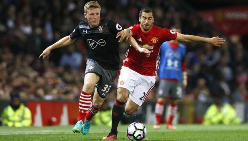 Laudrups hovedstød indledte Danmarks sejre mod Armenien Henrikh Mkhitaryan (th.) var i 2013 med til at vinde 4-0 over Danmark i VM-kvalifikationen. Foto: Jason Cairnduff/Reuters