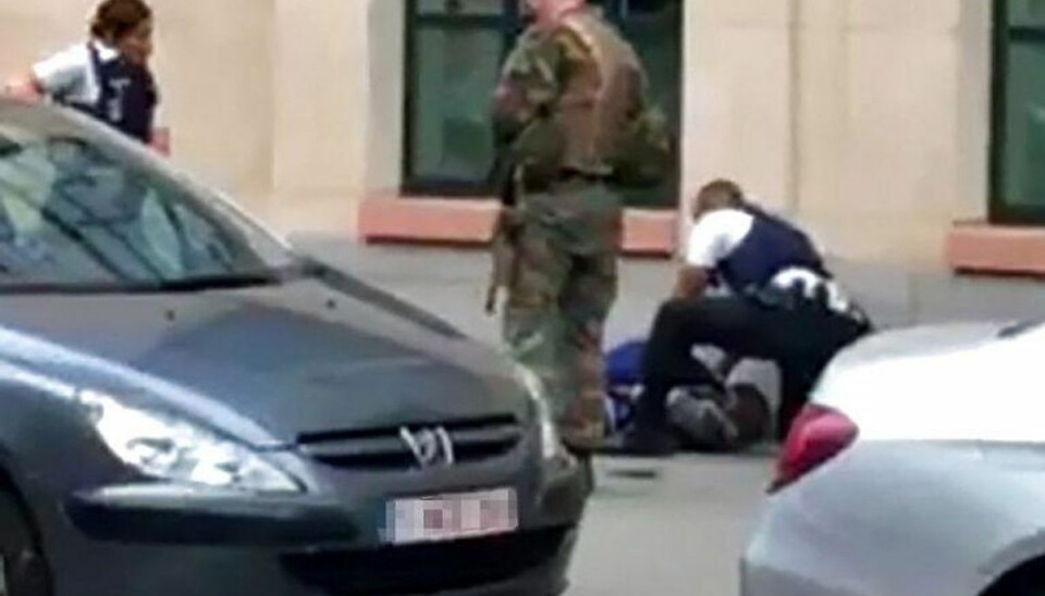 Attentmand skudt ned under machete-angreb på soldater