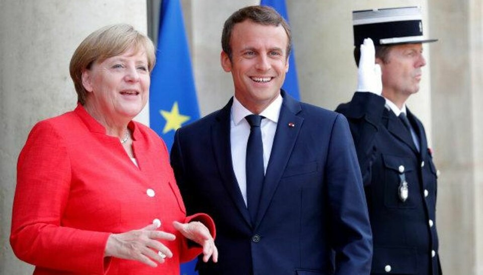 Store EU-lande enes om ny asylpolitik i Afrika Frankrigs præsident, Emmanuel Macron, tog mandag imod forbundskansler Angela Merkel i Paris ved et møde om Europas migrantkrise. Macron er vært for ledere fra fire store EU-lande og tre afrikanske nationer. Foto: Charles Platiau/Reuters