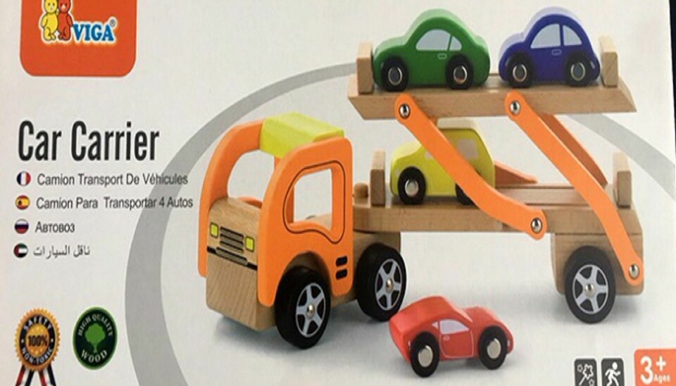 VIGA biltransporter. Legetøjet består af en biltransporter samt 4 biler. Desuden har legetøjet 4 stk. aftagelige stopklodser, som kan udgøre en kvælningsfare for børn under 3 år. KLIK for flere livsfarlige produkter. Foto: Sikkerhedsstyrelsen.