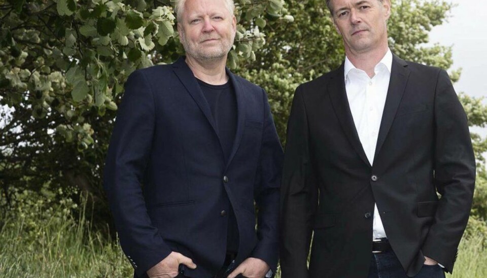 Luksusfælden-ekspert undrer sig stadig efter snart 10 år Luksusfælden-ekspert Jan Swyrtz (t.v.) kan snart fejre jubilæum. Her ses han med kollegaen Carsten Linnemann. Foto: TV3.