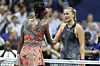 Venus Williams og Petra Kvitova giver hånd efter et tæt opgør. Foto: Geoff Burke/Scanpix