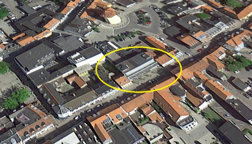 Voldsomt røveri mod Danske Bank Danske Bank i Nykøbing Falster har været udsat for røveri. To personer er anholdt, men politiet er ikke sikker på, om de har noget med røveriet at gøre. Foto: Google Maps.