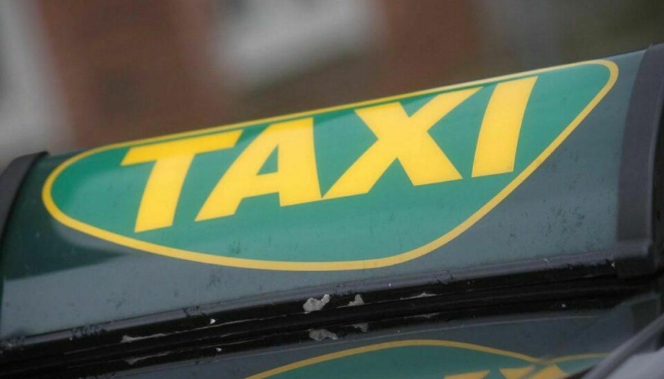 En taxa blev i nat jagtet af to bilister, efter chaufføren havde givet dem ‘det lange lys’. Foto: Elo Christoffersen/Newsbreak.dk