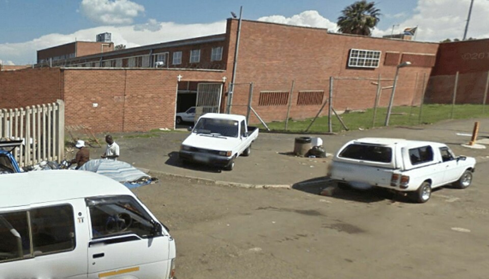 Politistationen, hvor manden kom gående ind med de afskårne lemmer. Foto: Google Maps.