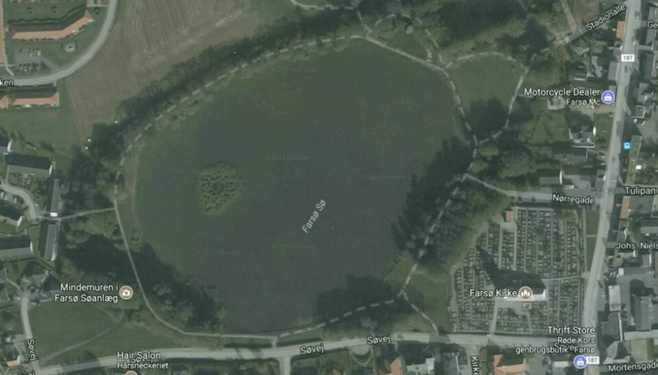 Ved søen i Farsø blev en ung kvinde forsøgt voldtaget. Nu har politiet brug for vigtige vidner. Foto: Google Maps