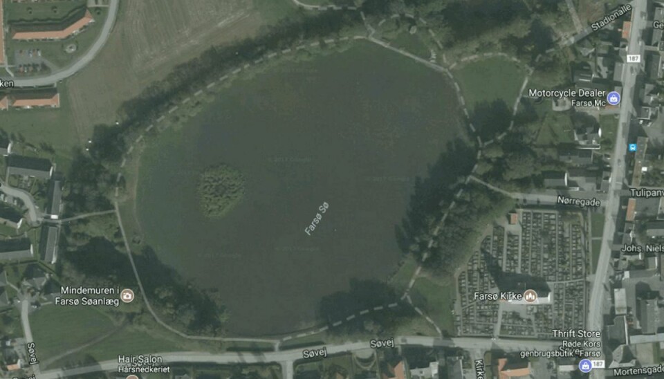 Dørmand reddede kvinde fra voldtægt: Nu vil politiet have fat i disse tre piger Ved søen i Farsø blev en ung kvinde forsøgt voldtaget. Nu har politiet brug for vigtige vidner. Foto: Google Maps