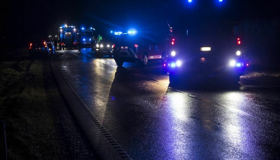 Der var ganske megen udrykning på Tingvejen natten til lørdag. Se de voldsomme billede af bilen ved at klikke dig videre i galleriet. Foto: René Lind Gammelmark