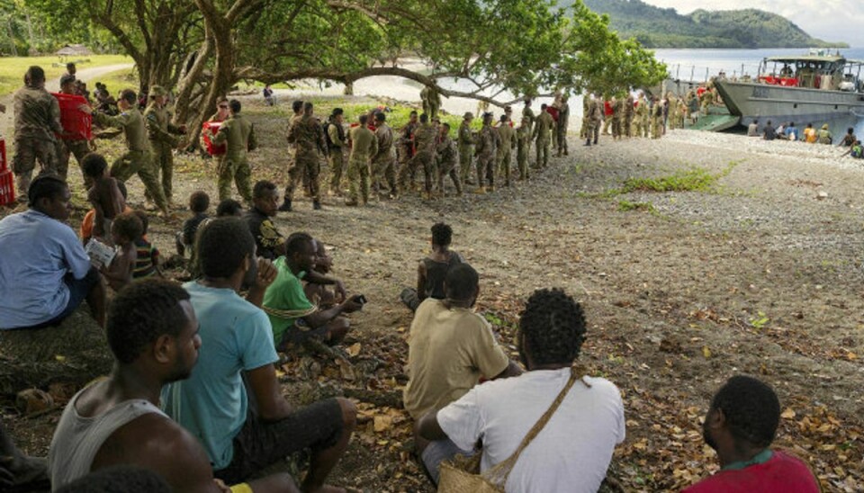 Stort jordskælv udløser tsunami Der er observeret tsunamibølger i Ny Caledonien og østaten Vanuatu, der ligger omkring 500 kilometer nordøst for Ny Caledonien, efter et jordskælv med en beregnet størrelse på 7,0 har ramt i Stillehavet mandag formiddag lokal tid. Foto: Handout/arkiv/Reuters