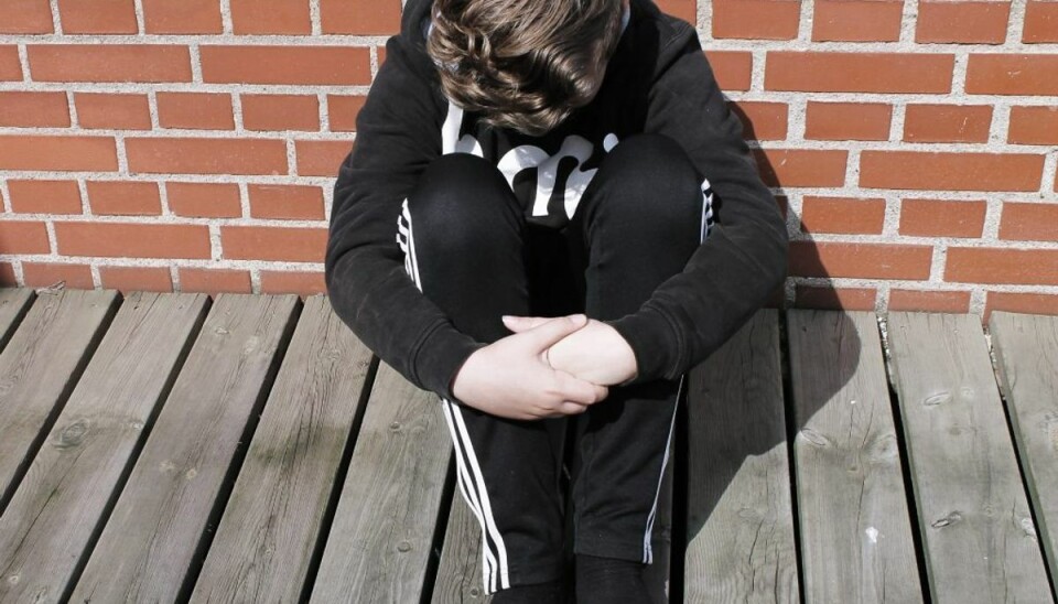 15-årig tvunget ind i bil og krænket: Kender du gerningsmanden? En 15-årig dreng blev tirsdag hevet ind i en bil og forulempet. Modelfoto: Colourbox.