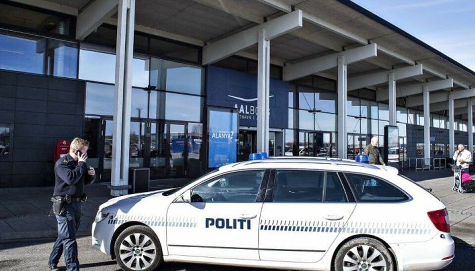 Fly med røg i cockpittet nødlandet i Aalborg Et fly er netop nødlandet i Aalborg Lufthavn efter melding om røg i cockpittet. ARKIVFOTO: Henning Bagger.