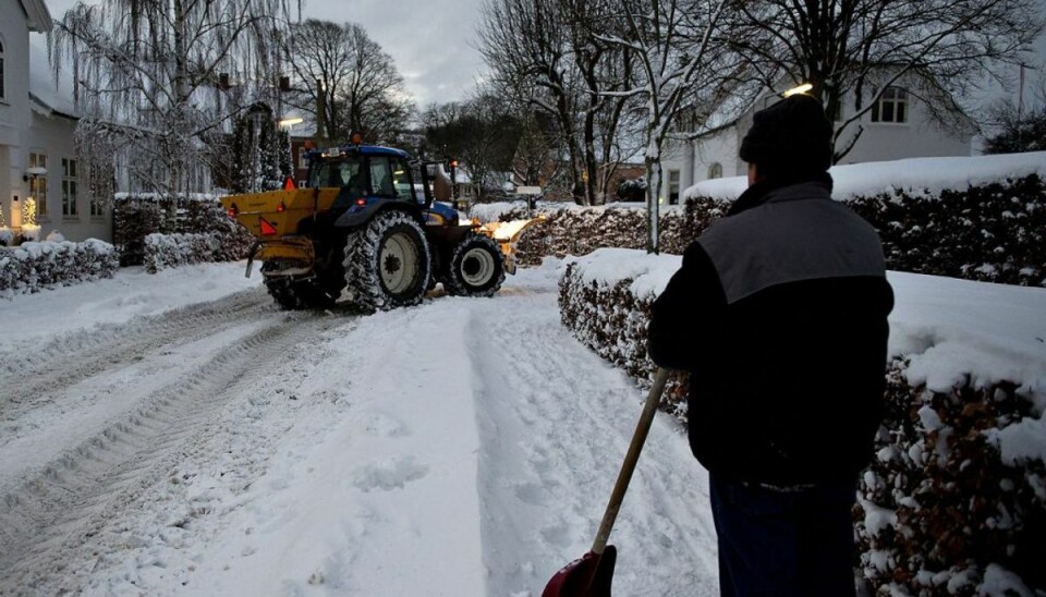 Reglerne for snerydning er ganske klare, og man skal kende dem, hvis man bor et sted, man har pligt til at stå for den slags. Foto: Henning Bagger/Scanpix.